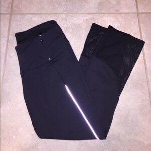 CALIA by Carrie Underwood Reflective Crop Yoga's Size Small